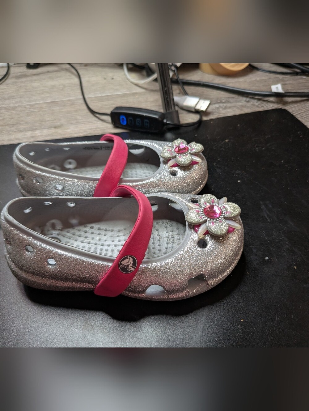 Crocs Kids Keeley Glitter‎ Springtime Flats silver Raspberry pink strap Size 5